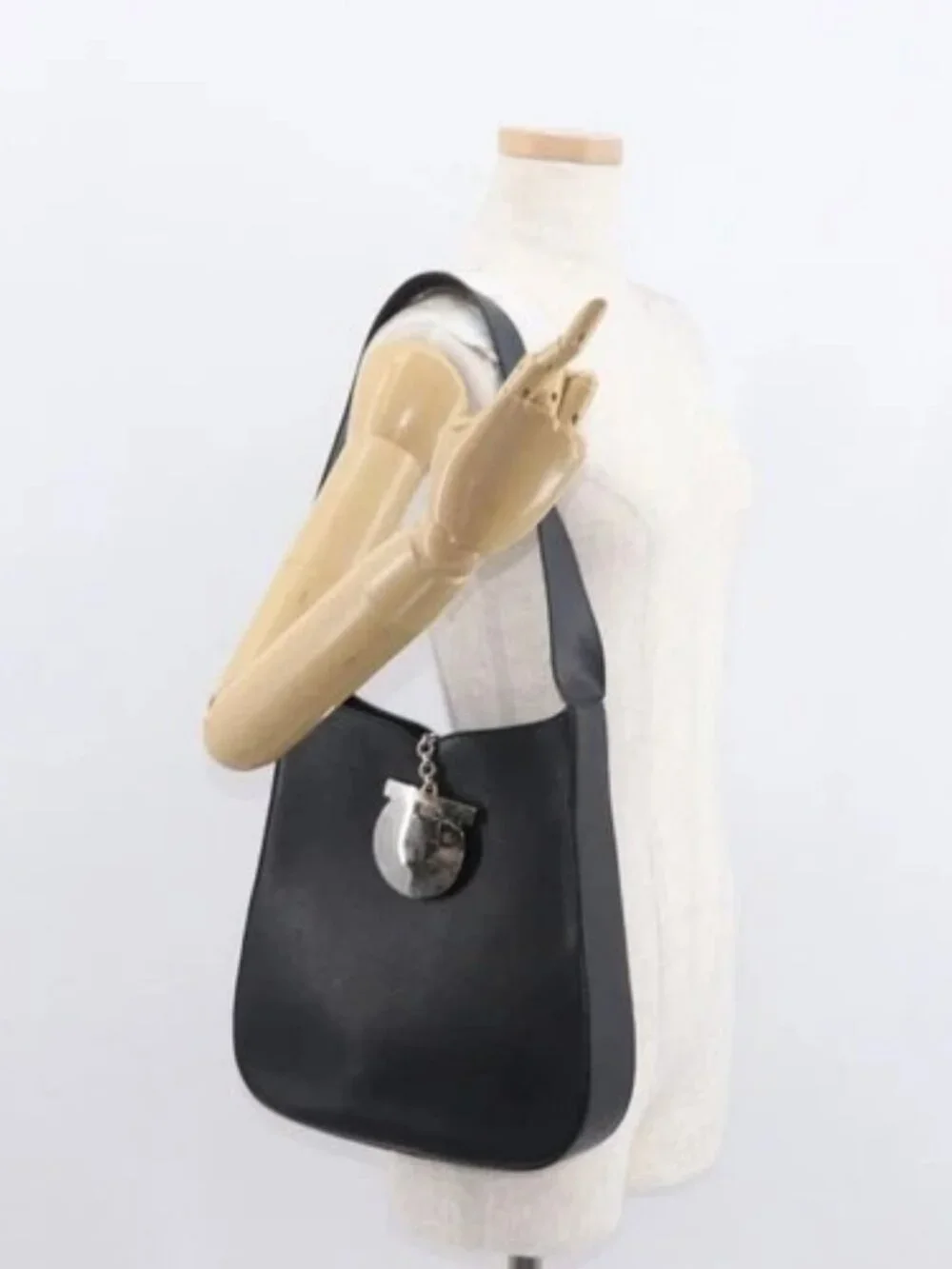 Salvatore Ferragamo Gancini Shoulder Bag Leather Black Silver Auth bs30966